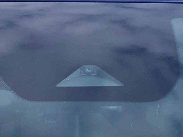 �y�G�}�[�W�F���V�[�u���[�L�z���s���ɑO���̎ԗ�����F�����A�Փ˂������Ȏ��͌x��ƃu���[�L�ŏՓˉ���Ɣ�Q�y�����A�V�X�g�B�����S�Ƀh���C�u�����y���݂��������܂��B