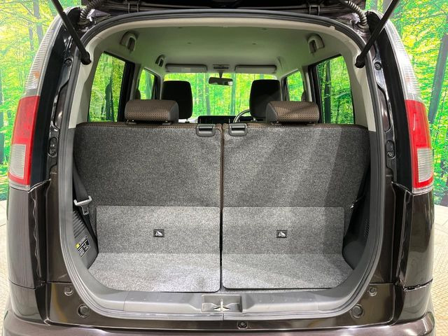 ���i�̂���������ʋ΁A���}���ɏ\���ȉ׎��X�y�[�X���m�ۂ��Ă���܂��B�Z�J���h�V�[�g��|���ƁA�傫�ȉו��̐ύڂ��\�ł���