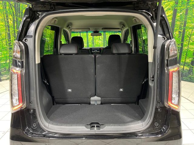 ���i�̂���������ʋ΁A���}���ɏ\���ȉ׎��X�y�[�X���m�ۂ��Ă���܂��B�Z�J���h�V�[�g��|���ƁA�傫�ȉו��̐ύڂ��\�ł���