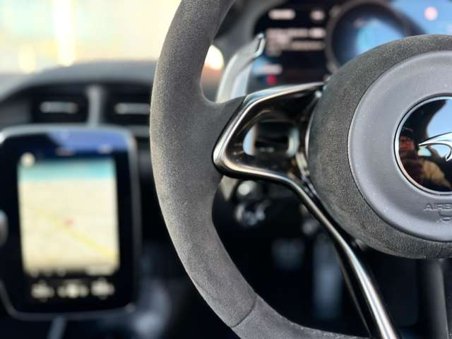 ����ʌ��t�����s����733-6 ����16�������� �t�����C�I���̖ڂ̑O�ɂ������܂��B�X�^�b�t�ꓯ���A���E����������҂����Ă���܂��B