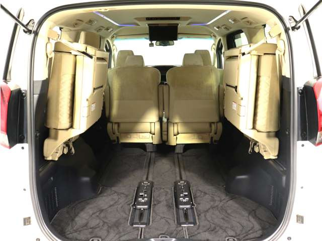ミニバン最大級のスペース!ご家族、お友達とのキャンプやバーベキューほか、お仕事でも十分な容量が有ります!