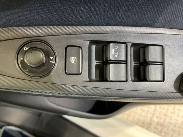 �y�d���i�[�~���[�z�T�C�h�~���[�͓d���i�[���ƂȂ��Ă���A�������ԏ�ł��L�Y�������X�N��}�����܂��B