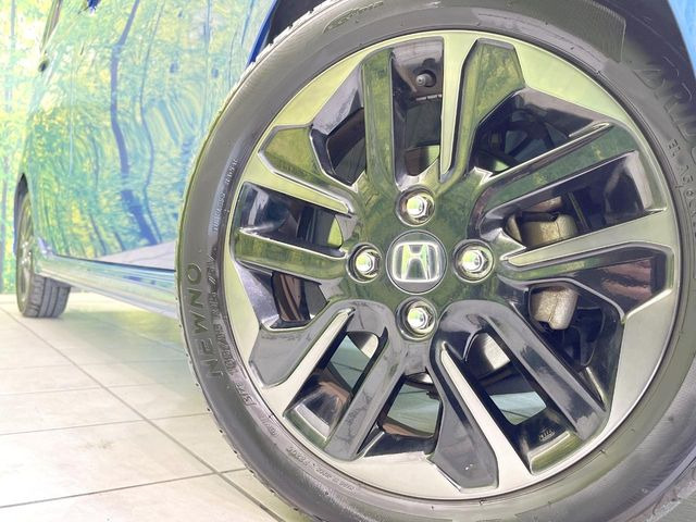 �y����15�C���`�A���~�z�C�[���z�O�ςɃ}�b�`���������A���~�z�C�[���𑕒����Ă���܂��B�e��ЊO�A���~�z�C�[����A�X�^�b�h���X�^�C�����戵�����Ă���܂��B���񂲑��k����������