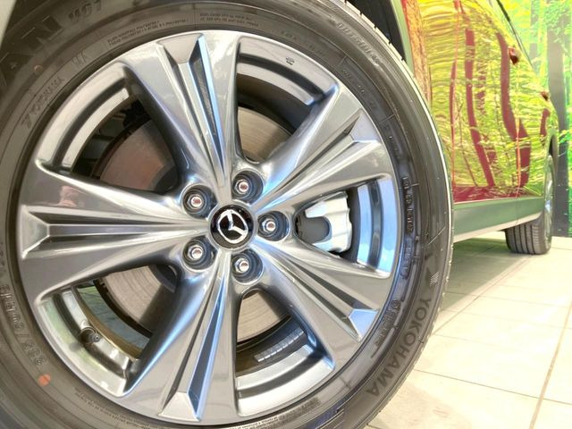 �y����18�C���`�A���~�z�C�[���z�O�ςɃ}�b�`���������A���~�z�C�[���𑕒����Ă���܂��B�e��ЊO�A���~�z�C�[����A�X�^�b�h���X�^�C�����戵�����Ă���܂��B���񂲑��k����������