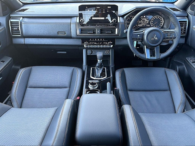 トライトン2.4 GSR ディーゼル 4WD