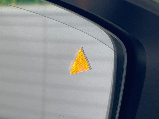 �y�u���C���h�X�|�b�g���j�^�����O�z���s���A�h�A�~���[�̎��p�ɂȂ�₷���ӏ��Ɍ㑱�Ԃ��ڋ߂���ƃT�C�h�~���[�t�߂Ɍx����\���A�h���C�o�[�ɒ��ӊ��N�����Ă���܂��B