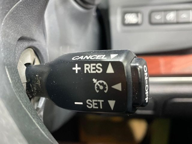 �y�N���[�Y�R���g���[���z�������H�����N���N���s�B�A�N�Z���𗣂��Ă���葬�x�ő��s���ł��A�������^�]���̕��S���y��!�����E�������ȒP�ȃX�C�b�`����Œ����ł��܂��B