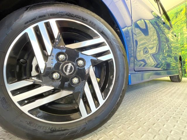 �y�����A���~�z�C�[���z�O�ςɃ}�b�`���������A���~�z�C�[���𑕒����Ă���܂��B�e��ЊO�A���~�z�C�[����A�X�^�b�h���X�^�C�����戵�����Ă���܂��B���񂲑��k����������