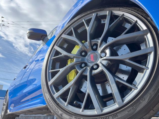 �y�^�C�vS����19�C���`�A���~�z�C�[���z�O�ςɃ}�b�`�����A���~�z�C�[���𑕒����Ă���܂��B�e��A���~�z�C�[����A�X�^�b�h���X�^�C�����戵�����Ă���܂��B���񂲑��k����������