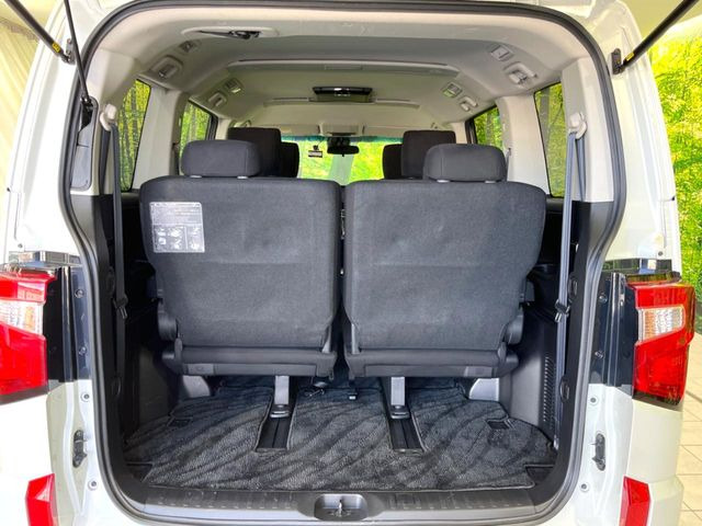 ���i�̂���������ʋ΁A���}���ɏ\���ȉ׎��X�y�[�X���m�ۂ��Ă���܂��B�T�[�h�V�[�g��|���ƁA�傫�ȉו��̐ύڂ��\�ł���