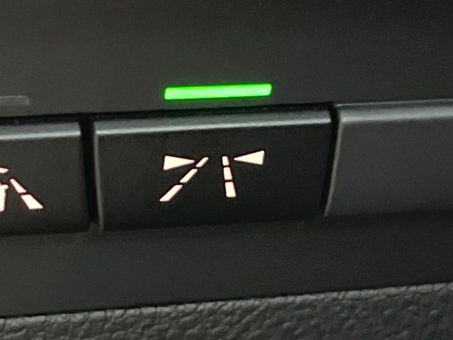 �����[���f�B�p�[�`���[�E�H�[�j���O+�Փˌy���V�X�e��:���s���A�Ԑ�����E�����ۂɃn���h�����k���^�]�҂Ɍx�����Ă����Z�[�t�e�B�V�X�e���ł��B