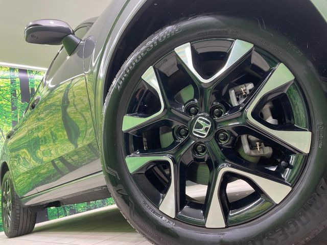 �y����18�C���`�A���~�z�C�[���z�O�ςɃ}�b�`���������A���~�z�C�[���𑕒����Ă���܂��B�e��ЊO�A���~�z�C�[����A�X�^�b�h���X�^�C�����戵�����Ă���܂��B���񂲑��k����������