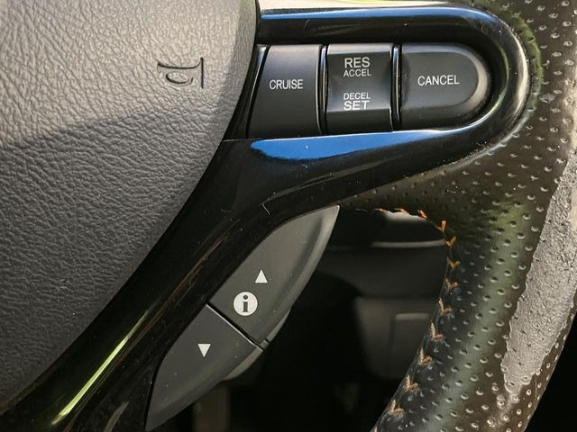 �y�N���[�Y�R���g���[���z�������H�����N���N���s�B�A�N�Z���𗣂��Ă���葬�x�ő��s���ł��A�������^�]���̕��S���y��!�����E�������ȒP�ȃX�C�b�`����Œ����ł��܂��B