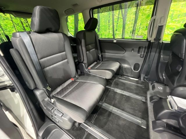 �Z�J���h�V�[�g�͒������������ƂȂ��Ă���A�X���C�h����ΒʘH�X�y�[�X���o��!�O��̈ړ����Ƃ��Ă��ȒP�ł���������A8����Ԏ������K�ȍ���S�n�̃V�[�g�ƂȂ��Ă��܂���