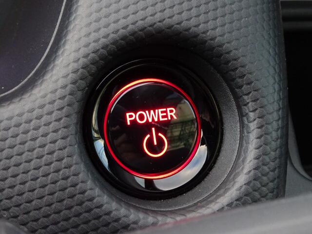 �L�[���X�v�b�V���X�^�[�g�V�X�e�����̗p���Ă���܂�!�{�^����ŃG���W���n�����\�Ȃ̂ŁA�L�[��T�����Ƃ��Ȃ��Ȃ�܂���!