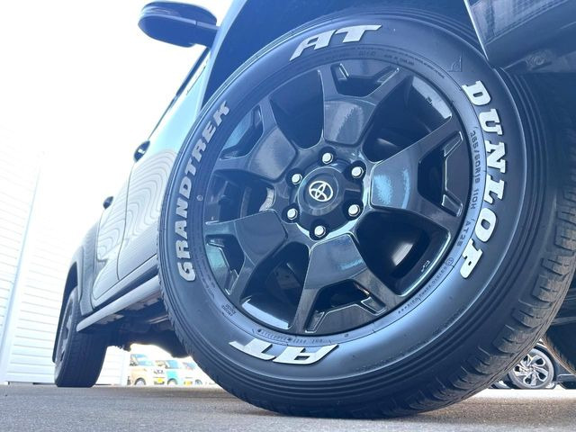 �y����18�C���`�A���~�z�C�[���z�O�ςɃ}�b�`���������A���~�z�C�[���𑕒����Ă���܂��B�e��ЊO�A���~�z�C�[����A�X�^�b�h���X�^�C�����戵�����Ă���܂��B���񂲑��k����������