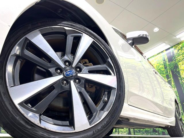 �y����18�C���`�A���~�z�C�[���z�O�ςɃ}�b�`���������A���~�z�C�[���𑕒����Ă���܂��B�e��ЊO�A���~�z�C�[����A�X�^�b�h���X�^�C�����戵�����Ă���܂��B���񂲑��k����������