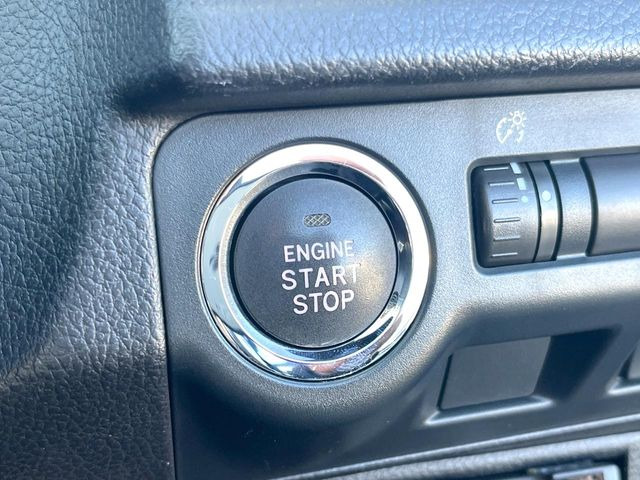 �y�A�N�Z�X�L�[&�v�b�V���X�^�[�g�z�J�o����|�P�b�g�ɓ��ꂽ�܂܂ł��h�A�̎{���E�������\�ȃX�}�[�g�L�[�𑕔��B�G���W���̃I���E�I�t�����J�M�����o���K�v�������A�{�^�����v�b�V�����邾����OK��