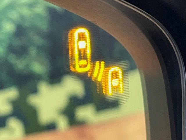 �y�u���C���h�X�|�b�g���j�^�����O�z���s���A�h�A�~���[�̎��p�ɂȂ�₷���ӏ��Ɍ㑱�Ԃ��ڋ߂���ƃT�C�h�~���[�t�߂Ɍx����\���A�h���C�o�[�ɒ��ӊ��N�����Ă���܂��B