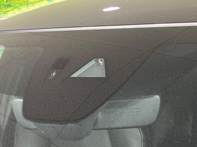 �y�X�}�[�g�u���[�L�T�|�[�g�z���s���ɑO���̎ԗ�����F�����A�Փ˂������Ȏ��͌x��ƃu���[�L�ŏՓˉ���Ɣ�Q�y�����A�V�X�g�B�����S�Ƀh���C�u�����y���݂��������܂��B