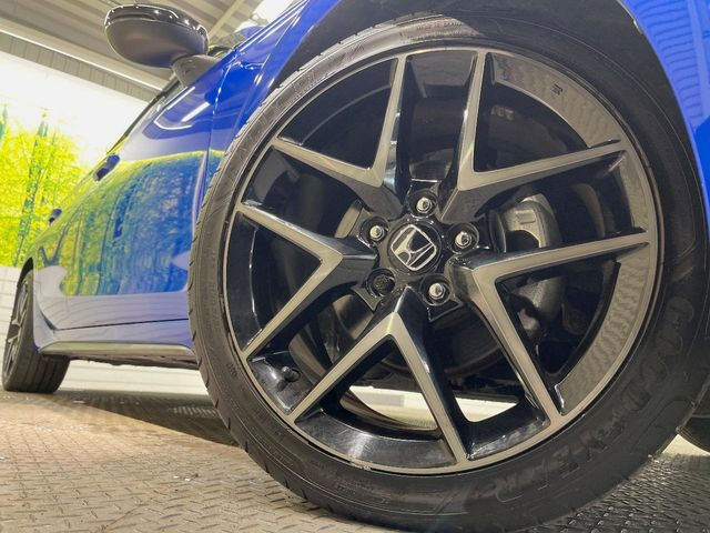 �y����18�C���`�A���~�z�C�[���z�O�ςɃ}�b�`���������A���~�z�C�[���𑕒����Ă���܂��B�e��ЊO�A���~�z�C�[����A�X�^�b�h���X�^�C�����戵�����Ă���܂��B���񂲑��k����������