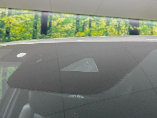 �y�X�}�[�g�u���[�L�T�|�[�g�z���s���ɑO���̎ԗ�����F�����A�Փ˂������Ȏ��͌x��ƃu���[�L�ŏՓˉ���Ɣ�Q�y�����A�V�X�g�B�����S�Ƀh���C�u�����y���݂��������܂��B