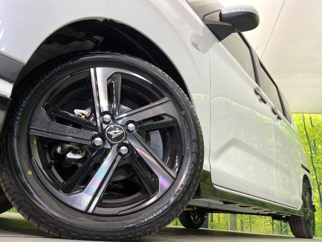 �y����15�C���`�A���~�z�C�[���z�O�ςɃ}�b�`���������A���~�z�C�[���𑕒����Ă���܂��B�e��ЊO�A���~�z�C�[����A�X�^�b�h���X�^�C�����戵�����Ă���܂��B���񂲑��k����������