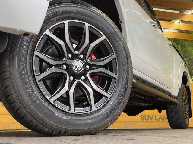 �y�O���[�h��p����18�C���`�A���~�z�C�[���z�f�U�C�����̍��������A���~�z�C�[���𑕒����Ă���܂��B�e��ЊO�A���~�z�C�[����A�X�^�b�h���X�^�C�����戵�����Ă���܂��B���񂲑��k����������