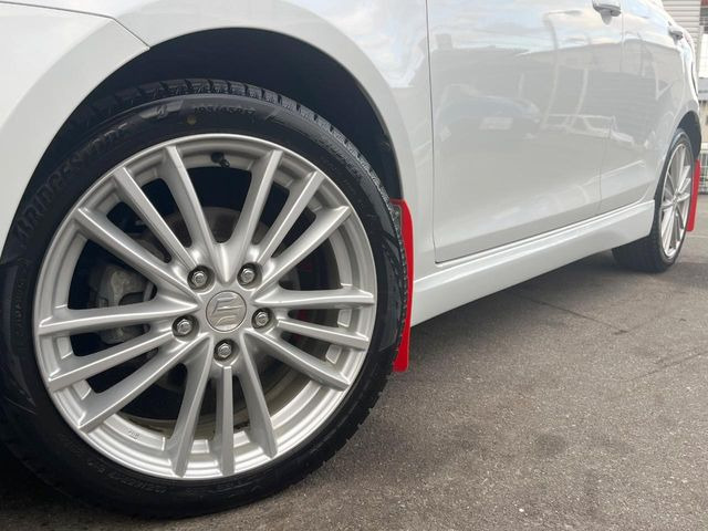 �y����17�C���`�A���~�z�C�[���z�O�ςɃ}�b�`���������A���~�z�C�[���𑕒����Ă���܂��B�e��ЊO�A���~�z�C�[����A�X�^�b�h���X�^�C�����戵�����Ă���܂��B���񂲑��k����������