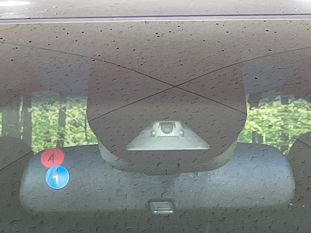 �y�z���_�Z���V���O�z���s���ɑO���̎ԗ�����F�����A�Փ˂������Ȏ��͌x��ƃu���[�L�ŏՓˉ���Ɣ�Q�y�����A�V�X�g�B�����S�Ƀh���C�u�����y���݂��������܂��B