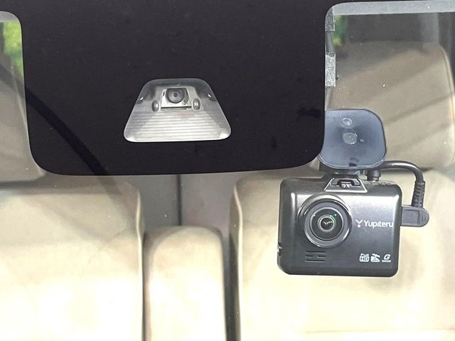 �y�X�}�[�g�A�V�X�g�z���s���ɑO���̎ԗ�����F�����A�Փ˂������Ȏ��͌x��ƃu���[�L�ŏՓˉ���Ɣ�Q�y�����A�V�X�g�B�����S�Ƀh���C�u�����y���݂��������܂��B