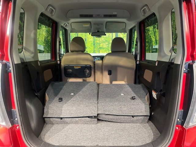 ���i�̂���������ʋ΁A���}���ɏ\���ȉ׎��X�y�[�X���m�ۂ��Ă���܂��B�Z�J���h�V�[�g��|���ƁA�傫�ȉו��̐ύڂ��\�ł���