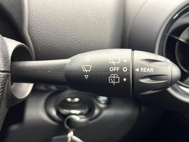 �����C���Z���T�[:�J�ʂɍ��킹�āA���C�p�[�̉����x���������䂵�Ă���܂��B