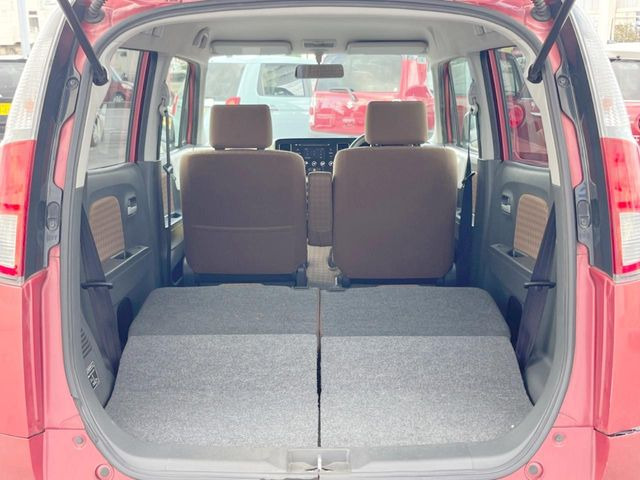 ���i�̂���������ʋ΁A���}���ɏ\���ȉ׎��X�y�[�X���m�ۂ��Ă���܂��B�Z�J���h�V�[�g��|���ƁA�傫�ȉו��̐ύڂ��\�ł���