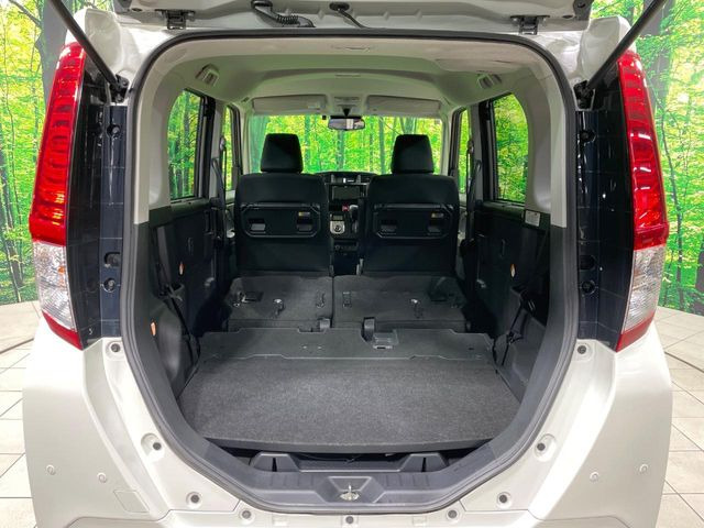 ���i�̂���������ʋ΁A���}���ɏ\���ȉ׎��X�y�[�X���m�ۂ��Ă���܂��B�Z�J���h�V�[�g��|���ƁA�傫�ȉו��̐ύڂ��\�ł���