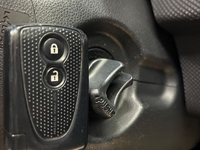 �y�L�[�t���[�V�X�e���z�J�o����|�P�b�g�ɓ��ꂽ�܂܂ł��h�A�̎{���E�������\�ȃX�}�[�g�L�[�𑕔��B�G���W���̃I���E�I�t�����J�M�����o���K�v����������Ƃ��Ă��֗��ł���