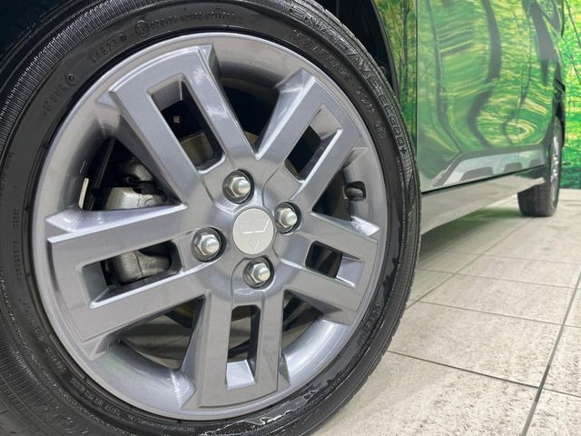 �y����15�C���`�A���~�z�C�[���z�O�ςɃ}�b�`���������A���~�z�C�[���𑕒����Ă���܂��B�e��ЊO�A���~�z�C�[����A�X�^�b�h���X�^�C�����戵�����Ă���܂��B���񂲑��k����������