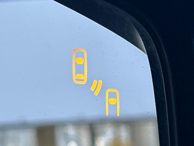 �y�����r�[�N���f�B�e�B�N�V�����z���s���A�h�A�~���[�̎��p�ɂȂ�₷���ӏ��Ɍ㑱�Ԃ��ڋ߂���ƃT�C�h�~���[�t�߂Ɍx����\���A�h���C�o�[�ɒ��ӊ��N�ƁA����̍ۂ̓n���h��������A�V�X�g�����܂��B