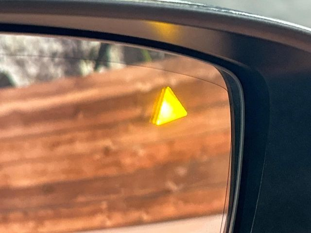 �y�u���C���h�X�|�b�g���j�^�����O�z���s���A�h�A�~���[�̎��p�ɂȂ�₷���ӏ��Ɍ㑱�Ԃ��ڋ߂���ƃT�C�h�~���[�t�߂Ɍx����\���A�h���C�o�[�ɒ��ӊ��N�����Ă���܂��B