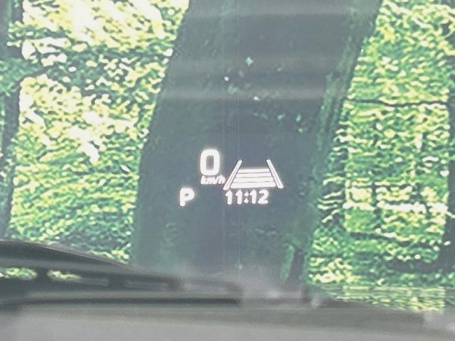 �y�w�b�h�A�b�v�f�B�X�v���C�z���݂̑��x�⑖�s�����f�W�^���\���ŉ^�]�ȑO���̃K���X�ɓ��e!�^�]���A�ڐ������炳���K�v�ȏ����m�F�ł���̂łƂ��Ă��֗��ň��S!