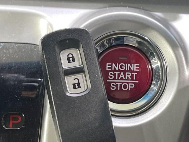 �yHonda�X�}�[�g�L�[�z�J�o����|�P�b�g�ɓ��ꂽ�܂܂ł��h�A�̎{���E�������\�ȃX�}�[�g�L�[�𑕔��B�G���W���̃I���E�I�t�����J�M�����o���K�v����������Ƃ��Ă��֗��ł���