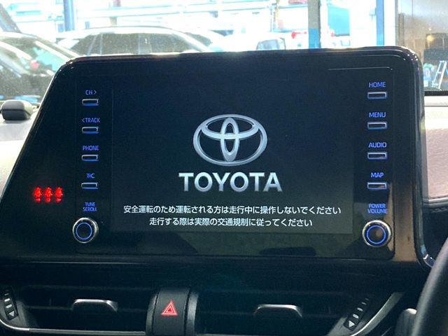 �y8�C���` �f�B�X�v���C�I�[�f�B�I�z���ʂ̃f�B�X�v���C��AppleCarPlay��AndroidAuto�����p�\�B�傫�ȉ�ʂŃX�}�z�i�r�A�v���������p���������܂���