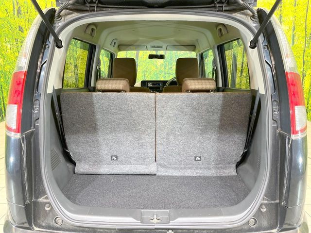 ���i�̂���������ʋ΁A���}���ɏ\���ȉ׎��X�y�[�X���m�ۂ��Ă���܂��B�Z�J���h�V�[�g��|���ƁA�傫�ȉו��̐ύڂ��\�ł���