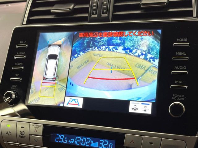 【パノラミックビューモニター】専用のカメラにより、上から見下ろしたような視点で360度クルマの周囲を確認することができます☆死角部分も確認しやすく、狭い場所での切り返しや駐車もスムーズに行えます。