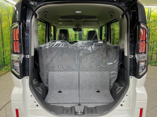 ���i�̂���������ʋ΁A���}���ɏ\���ȉ׎��X�y�[�X���m�ۂ��Ă���܂��B�Z�J���h�V�[�g��|���ƁA�傫�ȉו��̐ύڂ��\�ł���