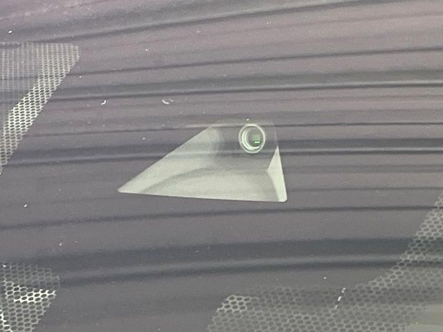 �y�C���e���W�F���g�G�}�[�W�F���V�[�u���[�L�z�t�����g�J�����őO���̎ԗ�����s�҂����m�B�Փ˂������Ȏ��͏Փ˔�Q�y���u���[�L���쓮�A�Փˉ�����T�|�[�g�B�����S�Ƀh���C�u�����y���݂��������܂��B