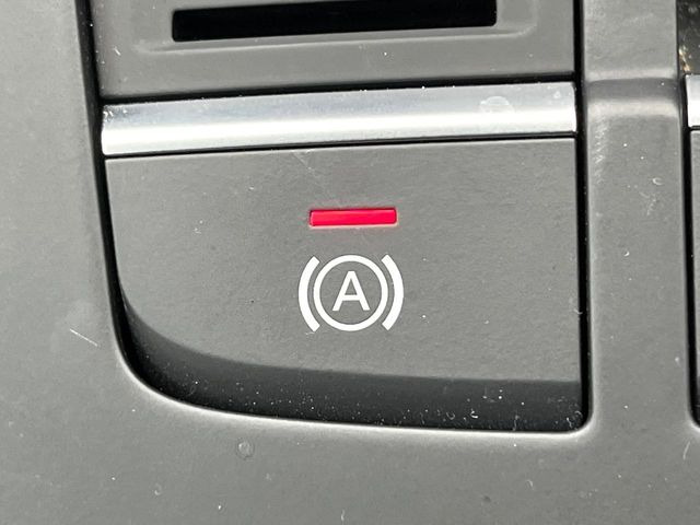 ���I�[�g�z�[���h:�����Ԃɑ�����������Ă���A�d���p�[�L���O�u���[�L�ł��B�M���҂��̍ۂł��u���[�L�𓥂ݑ����Ă����K�v���Ȃ��Ȃ�܂�!