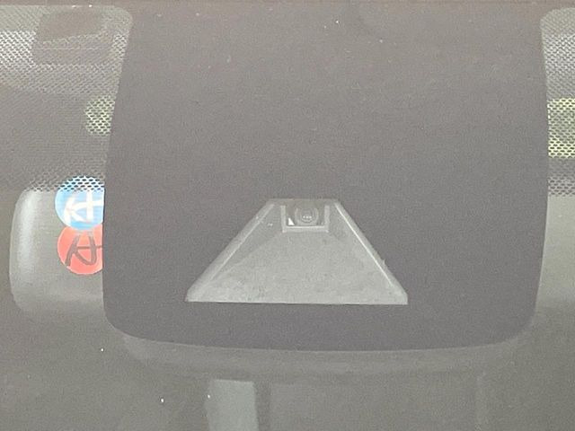 �y�g���^�Z�[�t�e�B�Z���X�z���s���ɑO���̎ԗ�����F�����A�Փ˂������Ȏ��͌x��ƃu���[�L�ŏՓˉ���Ɣ�Q�y�����A�V�X�g�B�����S�Ƀh���C�u�����y���݂��������܂��B