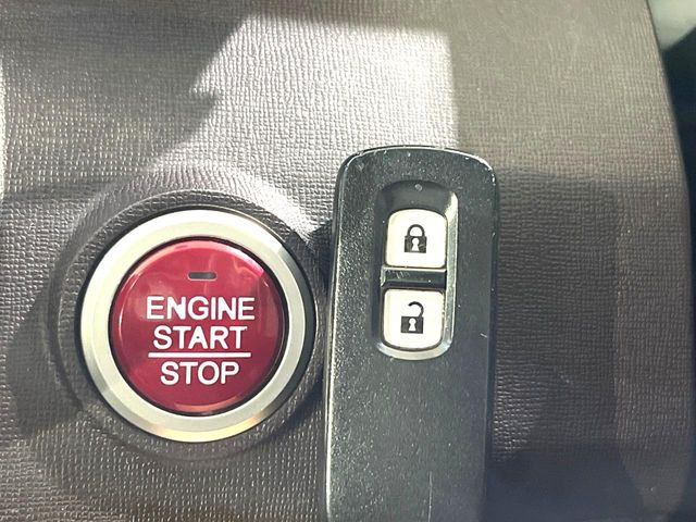 �yHonda�X�}�[�g�L�[�z�J�o����|�P�b�g�ɓ��ꂽ�܂܂ł��h�A�̎{���E�������\�ȃX�}�[�g�L�[�𑕔��B�G���W���̃I���E�I�t�����J�M�����o���K�v����������Ƃ��Ă��֗��ł���