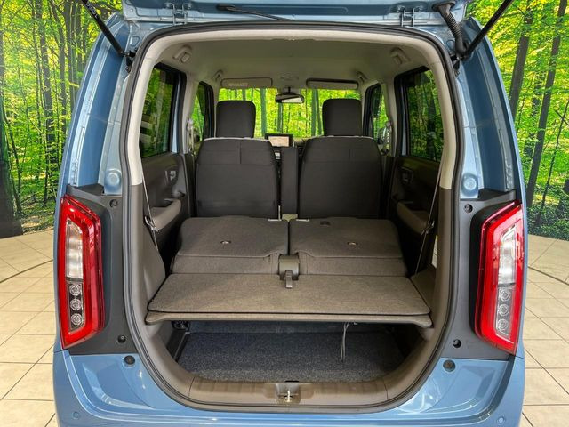 ���i�̂���������ʋ΁A���}���ɏ\���ȉ׎��X�y�[�X���m�ۂ��Ă���܂��B�Z�J���h�V�[�g��|���ƁA�傫�ȉו��̐ύڂ��\�ł���